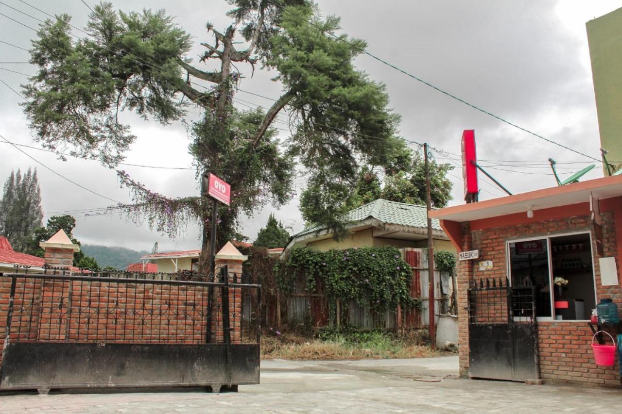 Oyo Flagship 2799 Berastagi Backpacker Rooms Ngoại thất bức ảnh
