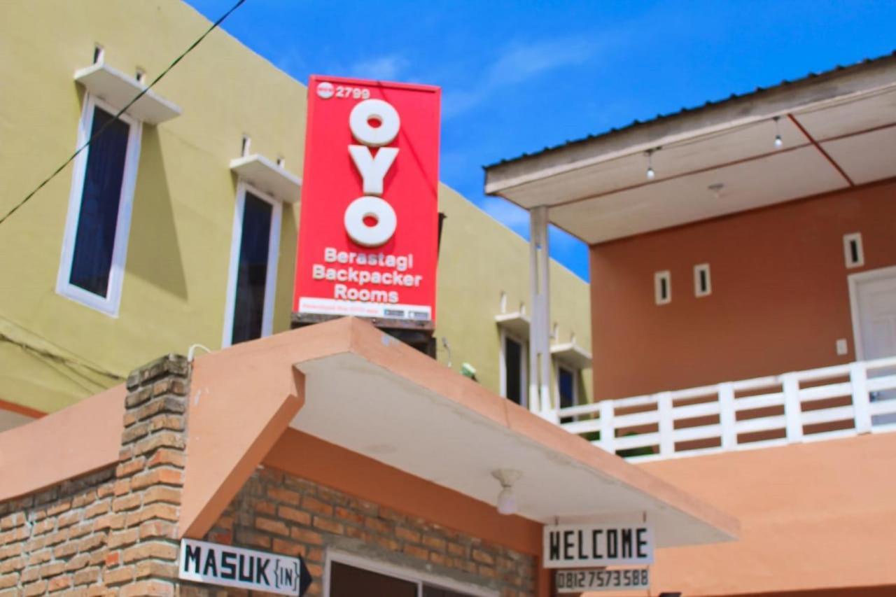Oyo Flagship 2799 Berastagi Backpacker Rooms Ngoại thất bức ảnh