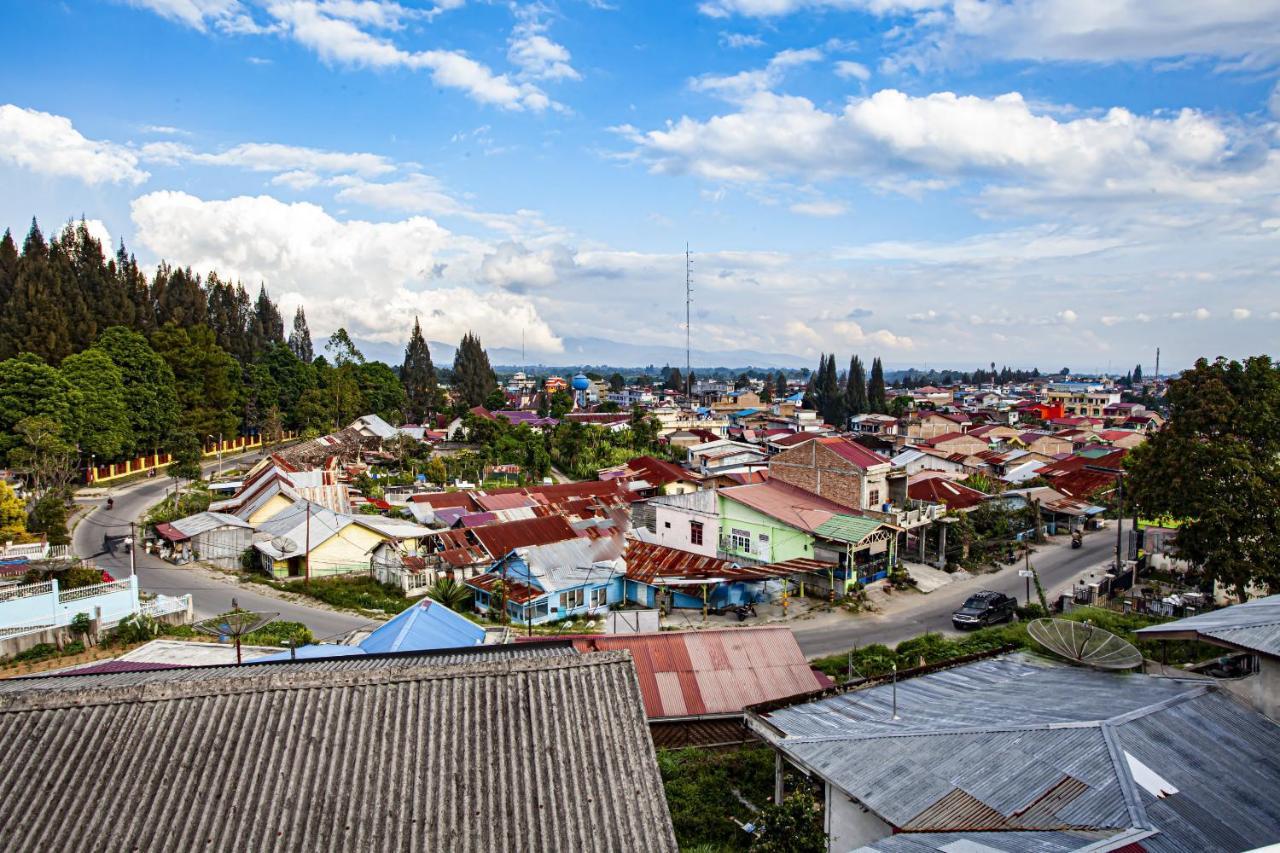 Oyo Flagship 2799 Berastagi Backpacker Rooms Ngoại thất bức ảnh