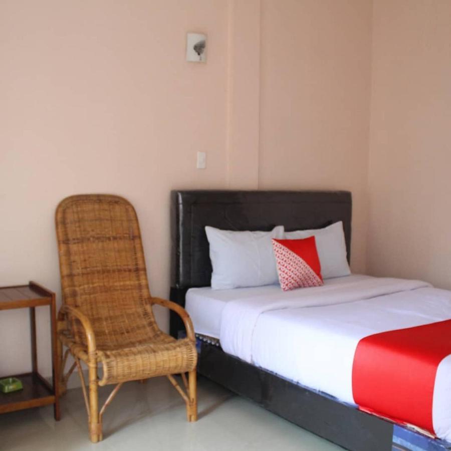 Oyo Flagship 2799 Berastagi Backpacker Rooms Ngoại thất bức ảnh