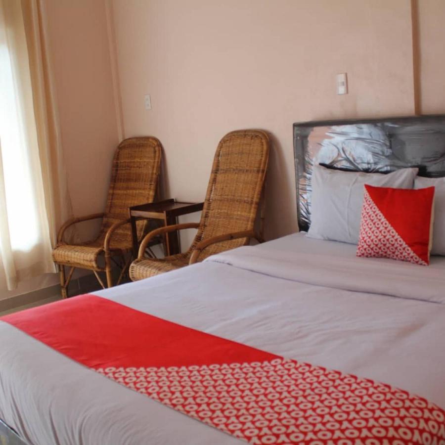 Oyo Flagship 2799 Berastagi Backpacker Rooms Ngoại thất bức ảnh