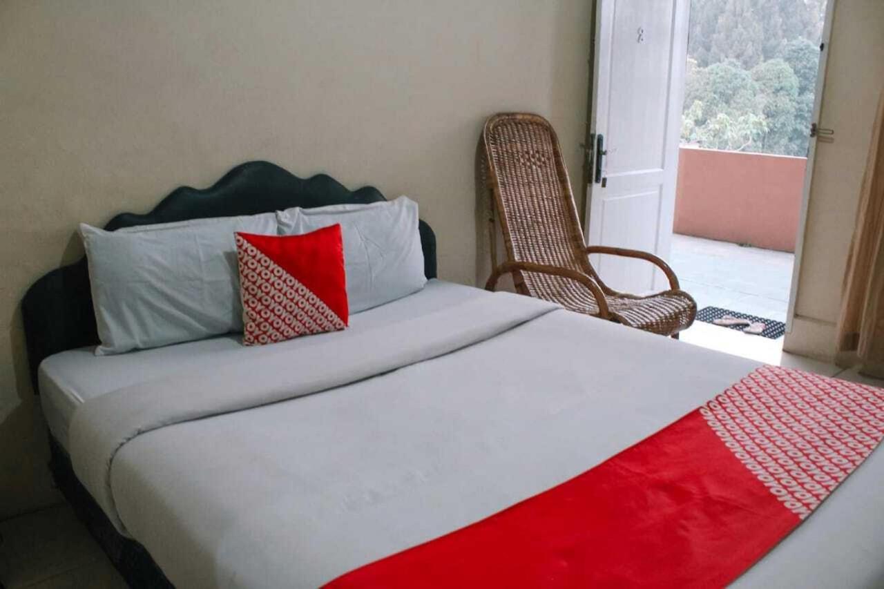 Oyo Flagship 2799 Berastagi Backpacker Rooms Ngoại thất bức ảnh